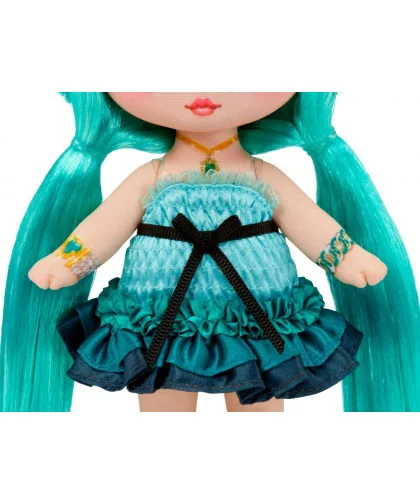 MGA 582526 Na! Na! Na! Surprise Sweetest Gems Dolls – Emery Moss (Emerald) narodeninová bábika